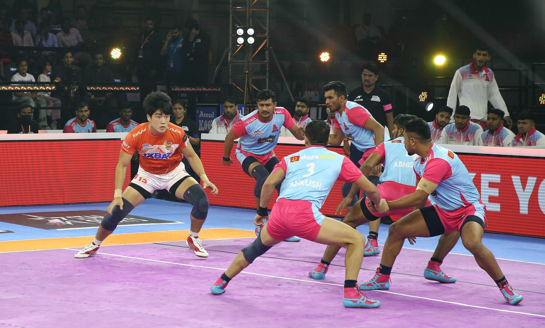 Pkl Jaipur Pink Panthers Beat Gujarat Giants In Match