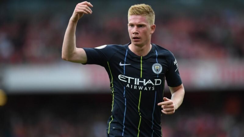 Manchester City's Kevin de Bruyne suffers knee injury ...