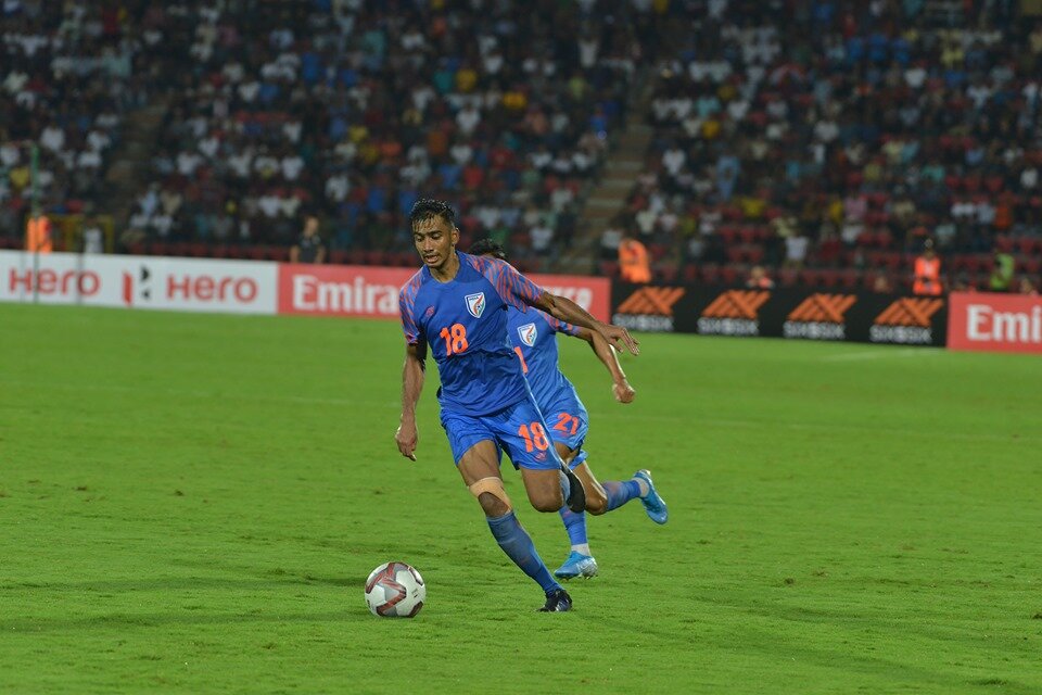 आशिक कुरुनियन Ashique Kuruniyan playing for Indian football team against Oman
