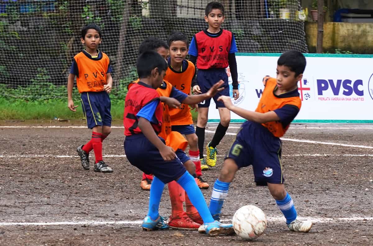 ഫുട്ബോളിന് അടിമപ്പെടുക, ഫുട്ബോളാണ് വലിയ പരിഹാരം: ഐ എം വിജയൻ
