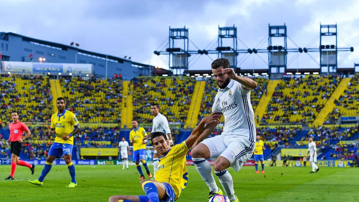 Kerala Blasters sign Spanish midfielder Vicente Gomez