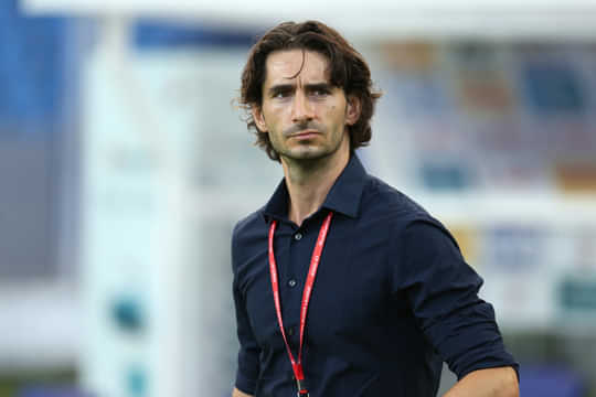 Ex-NorthEast United coach Gerard Nus interacts with Zinc Football players