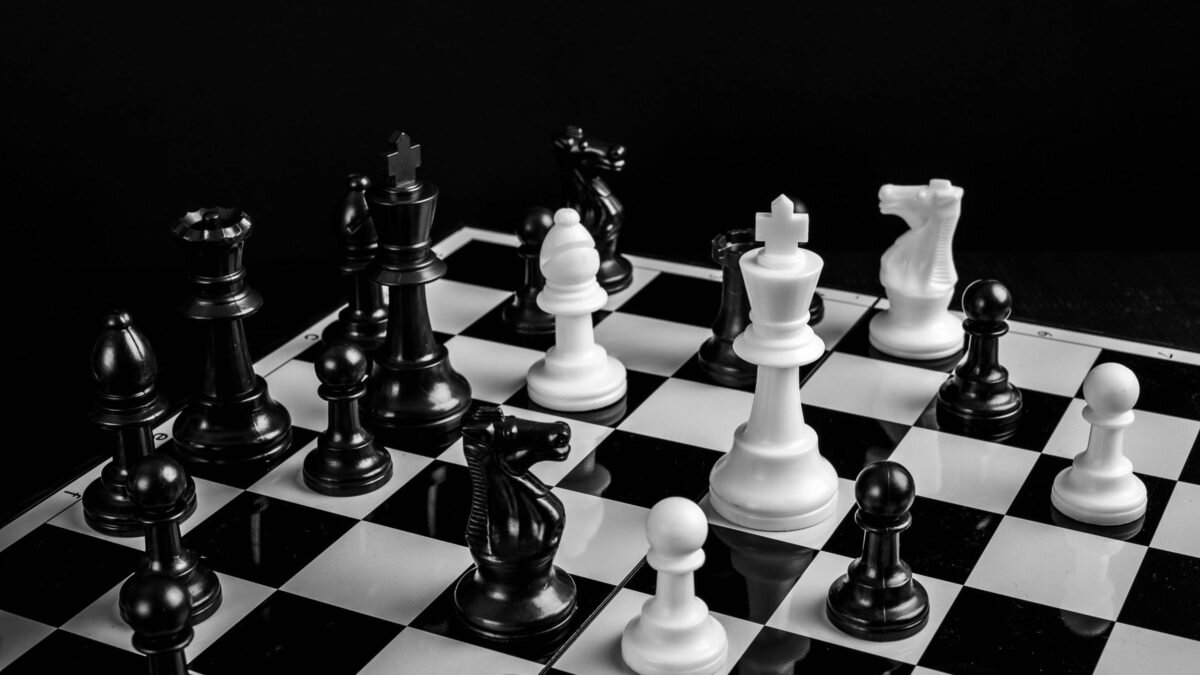 Обеденный стол chess 1200