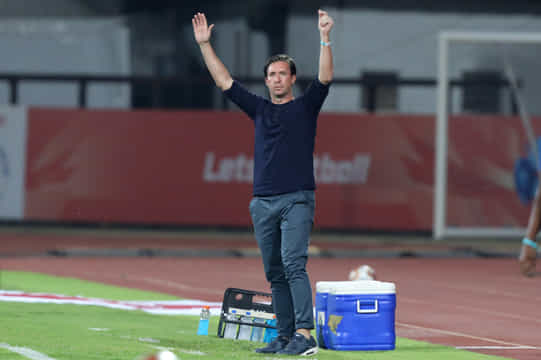 East Bengal fan receives death threats, Robbie Fowler responds