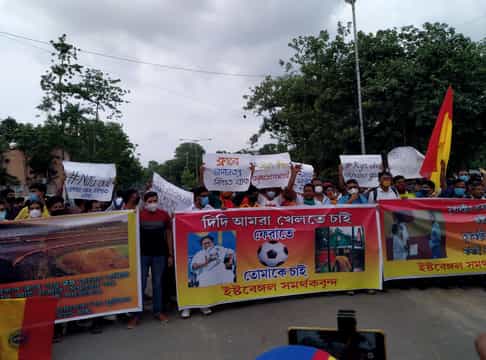 Tension flares up as East Bengal fans lathi-charged during huge protest