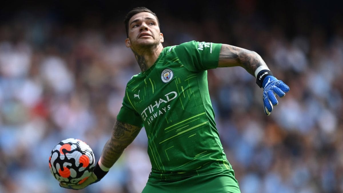 Top 10 players with highest passing rating in FIFA 22