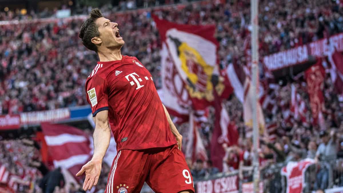 How did Robert Lewandowski become the best striker in the world?