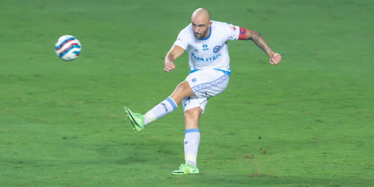 Inter Kashi sign defender Peter Hartley