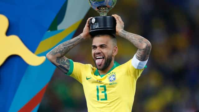 Brazil magazine planning documentary-type interview with Dani Alves after ‘paying for his €1m bail’