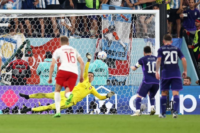 Lionel Messi is first player to miss 2 penalties in World Cup history