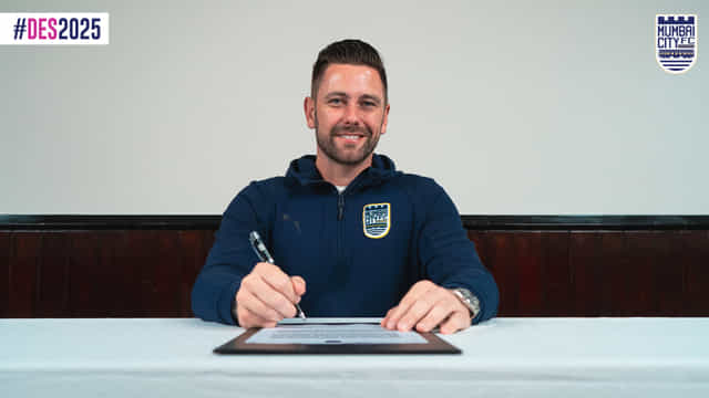 Des Buckingham extends his contract with Mumbai City