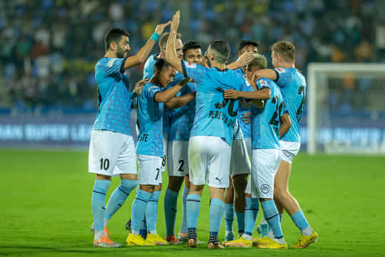 Mumbai City humble Kerala Blasters, continue domination