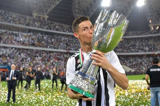 How many trophies have Juventus won in their history?
