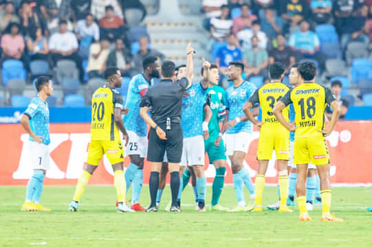 Mumbai City, Hyderabad FC split points in fiery encounter