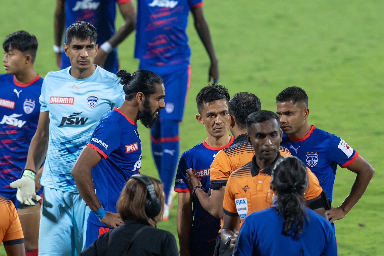 Free-kick rules Sunil Chhetri controversial goal ISL 2022-23 Bengaluru FC vs Kerala Blasters first knockout game