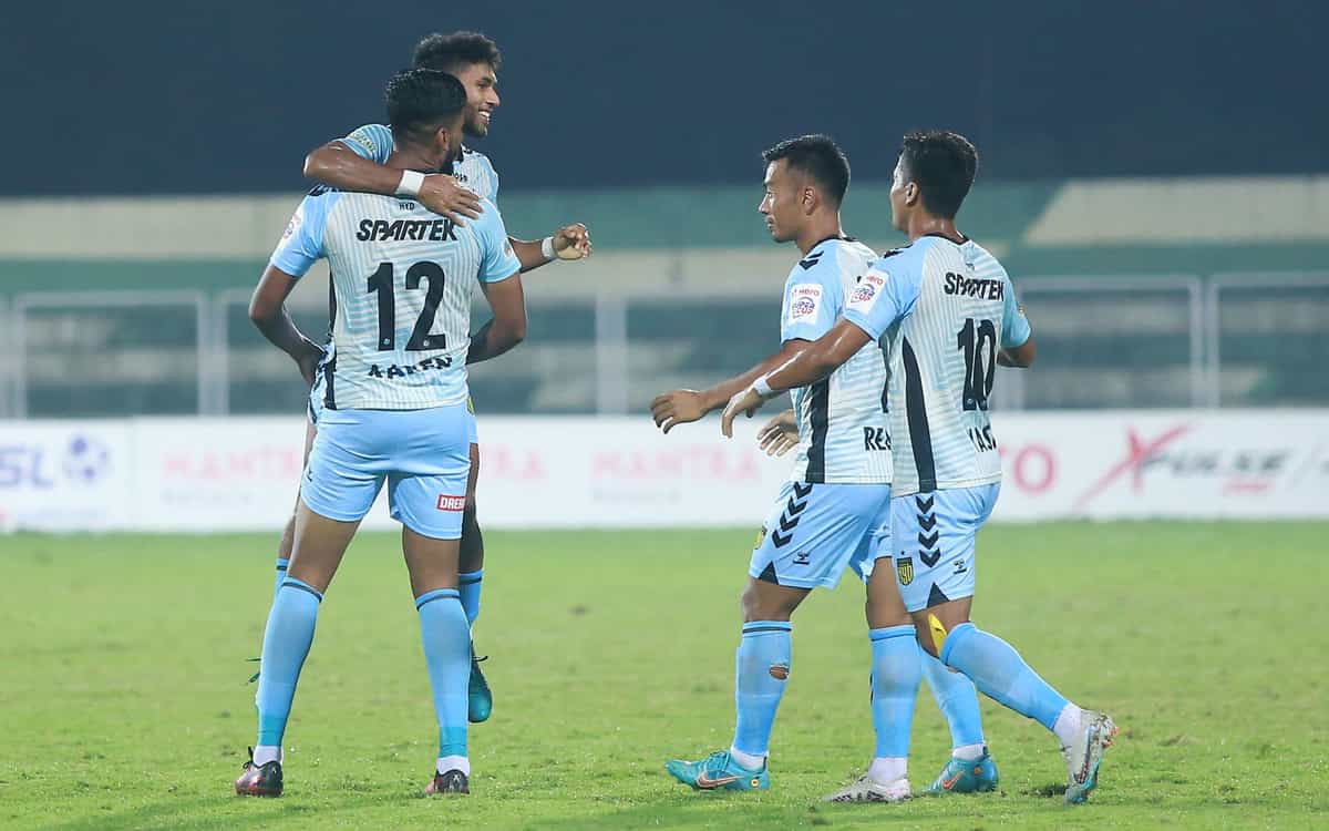 Spirited Hyderabad FC fight back in the second half to hold East Bengal