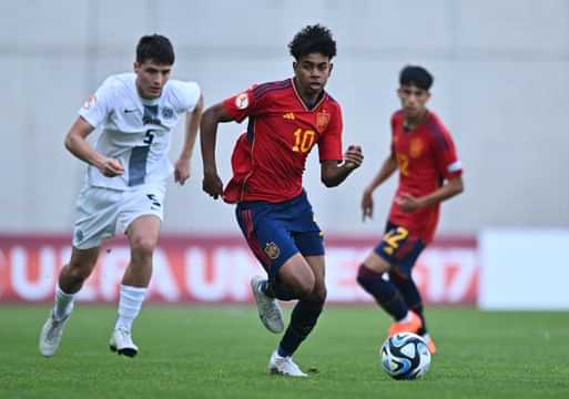 Lamine Yamal: A star painting the football sky