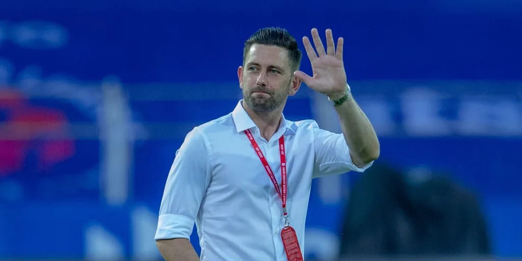 Mumbai City boss Des Buckingham spotted in Glasgow