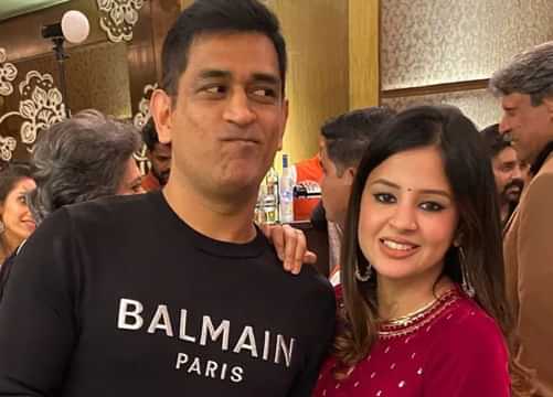 MS Dhoni injury: Wife Sakshi gives update on Dhoni's knee injury
