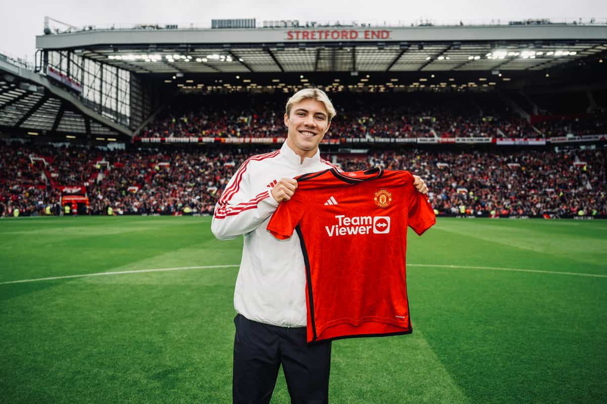When will Rasmus Hojlund make his Manchester United debut?