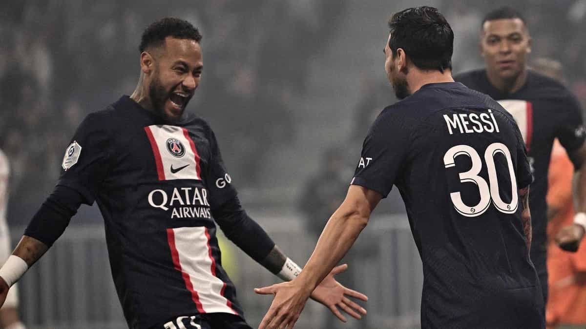 Top 10 biggest airline sponsorship deals in football history