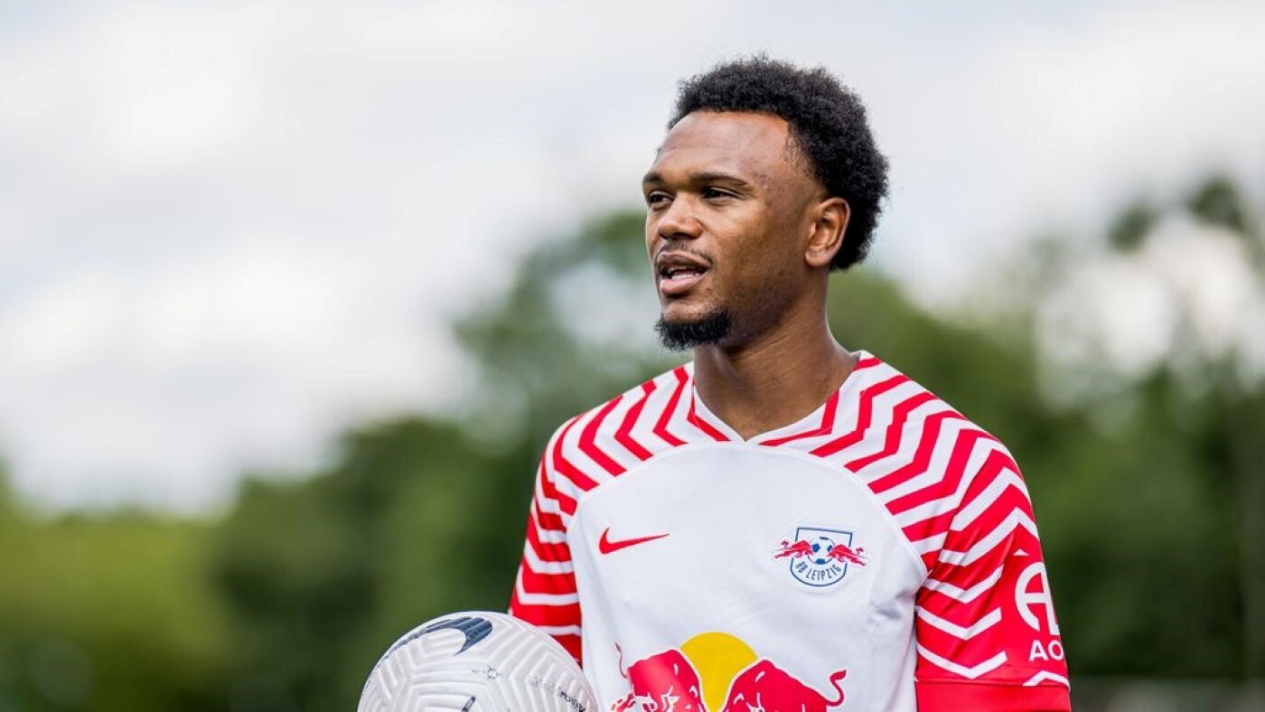 Chelsea and Liverpool set to battle for Leipzig forward Lois Openda