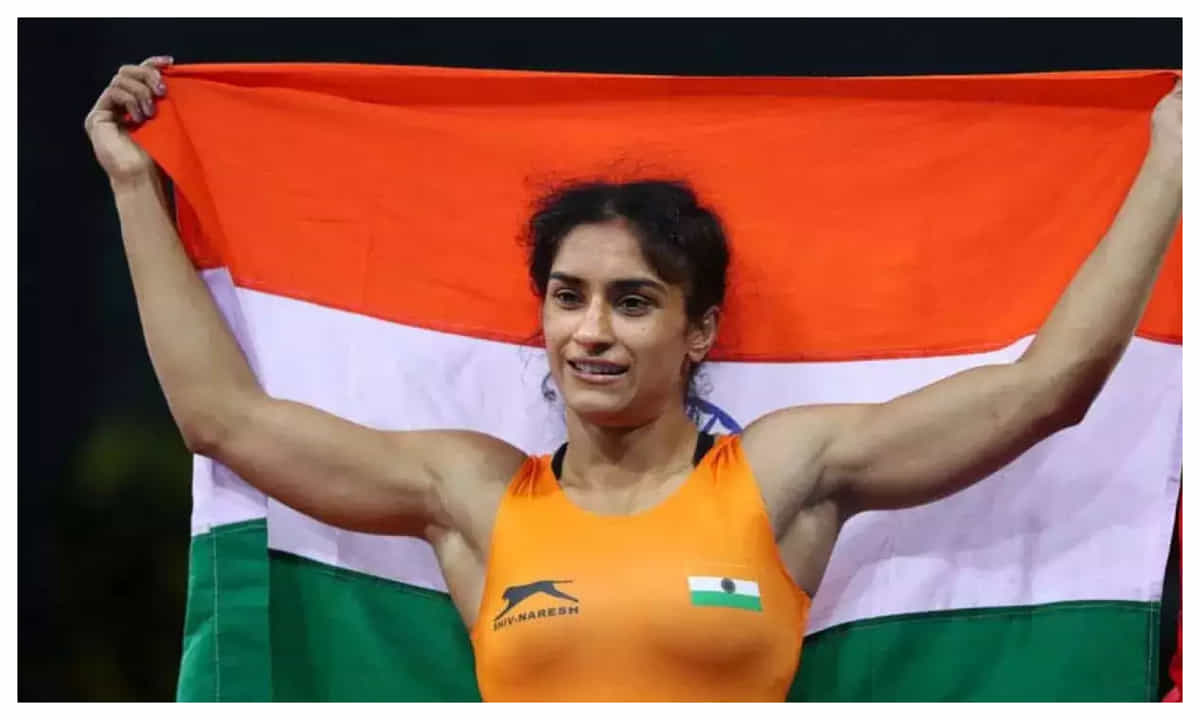 Vinesh Phogat returns Khel Ratna, Arjuna awards