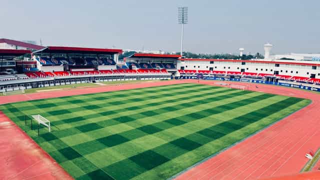 Odisha Sports Sec. Vineel Krishna appreciates work of groundsmen at Kalinga Stadium ahead of Super Cup