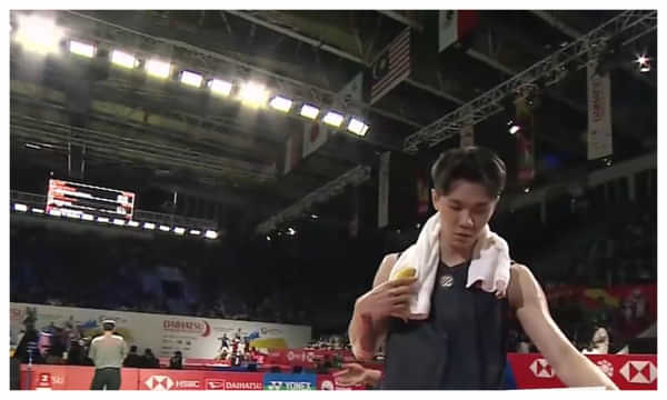 Why did Lee Zii Jia retire from his quarter-final match at Indonesia Masters 2024?