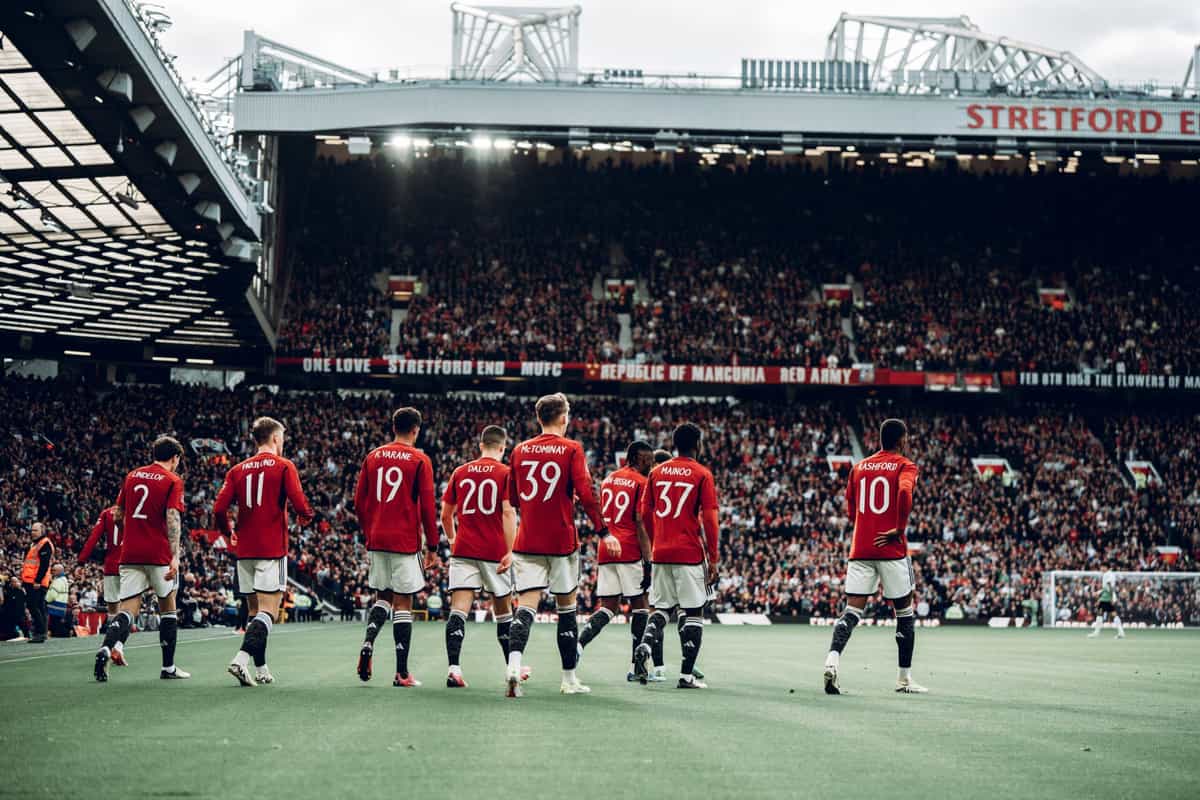 AI shows how Manchester United's new 100,000 capacity stadium could look like
