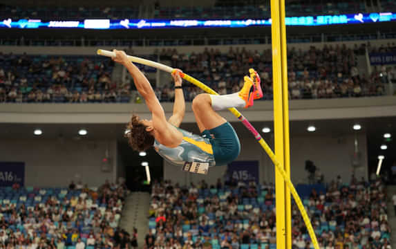 Mondo Duplantis sets new world record in pole vault at Xiamen Diamond League 2024