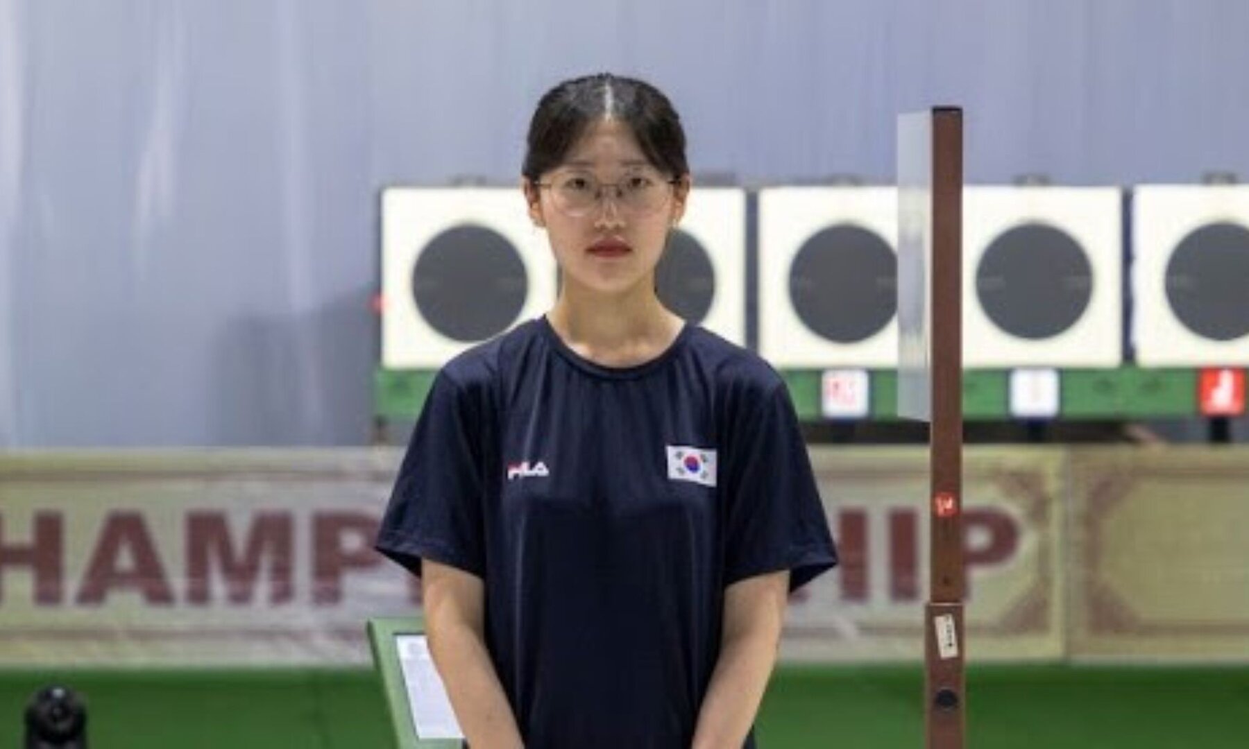 한국의 진양이 자신의 세계신기록과 동률을 이루며 여자 25m 권총 금메달을 획득했습니다.