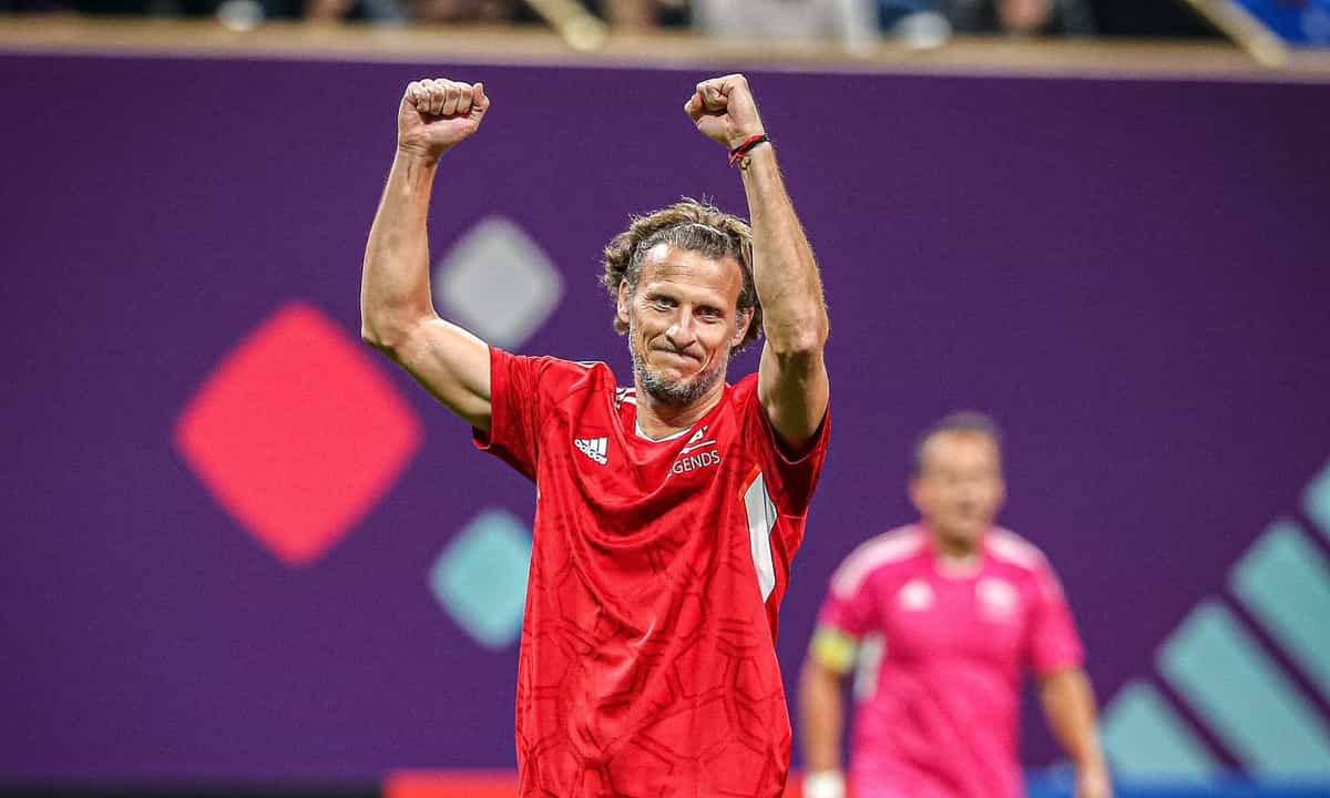 (Watch) Uruguay football legend Diego Forlan tries his hand at tennis
