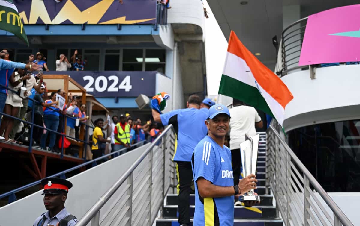 Rahul Dravid refuses extra bonus from BCCI; Opts for equal reward as other support staff - Reports