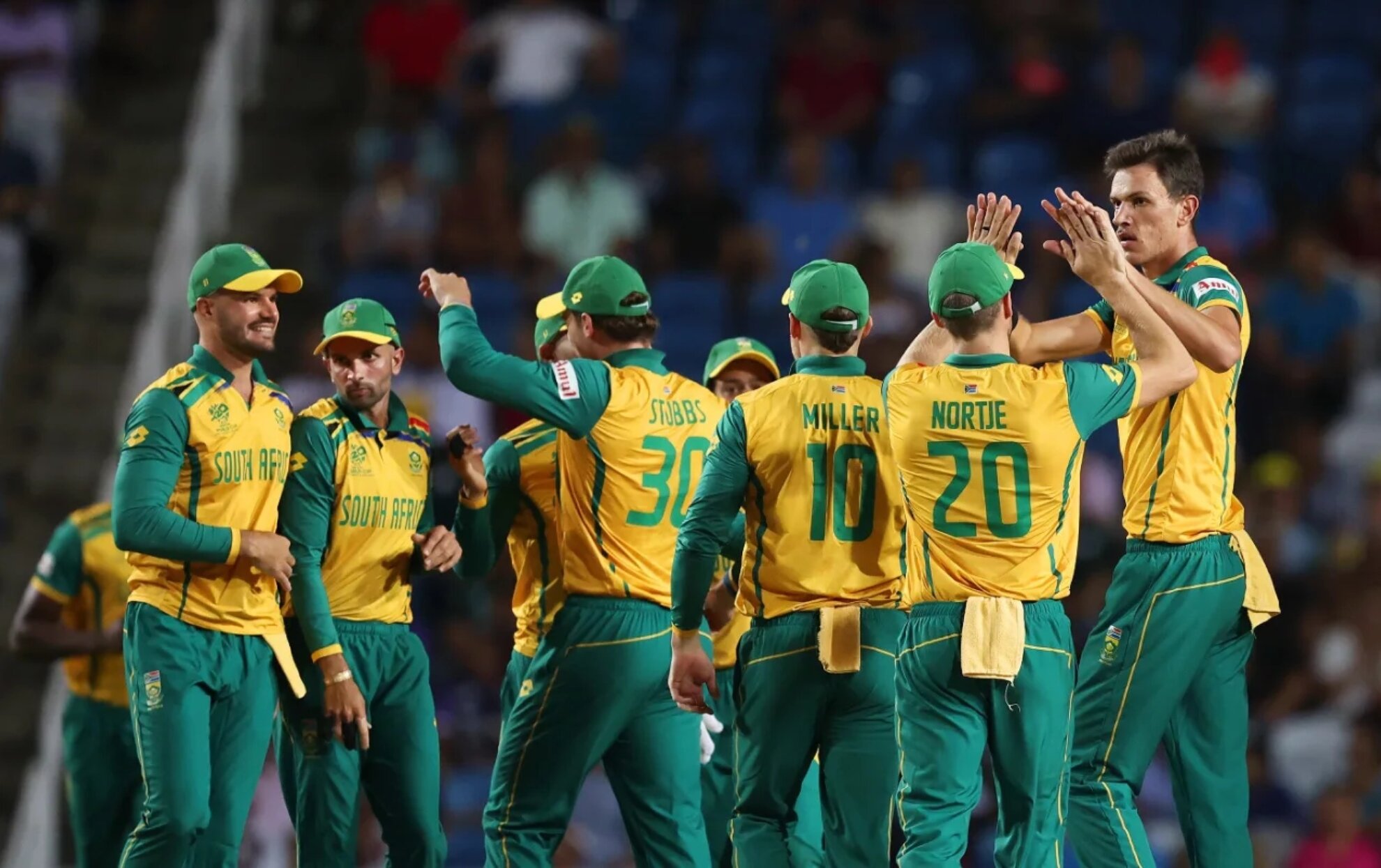 "Destructive poetry in motion" Twitter hails South Africa's pacers as