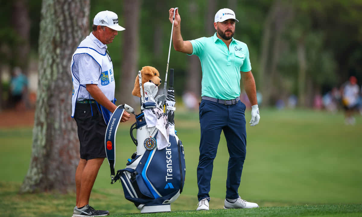 What's inside the bag of golfer Stephan Jaeger? List of equipment he carries
