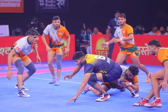 UPKL: Mirzapur and Brij Stars pulled off narrow wins