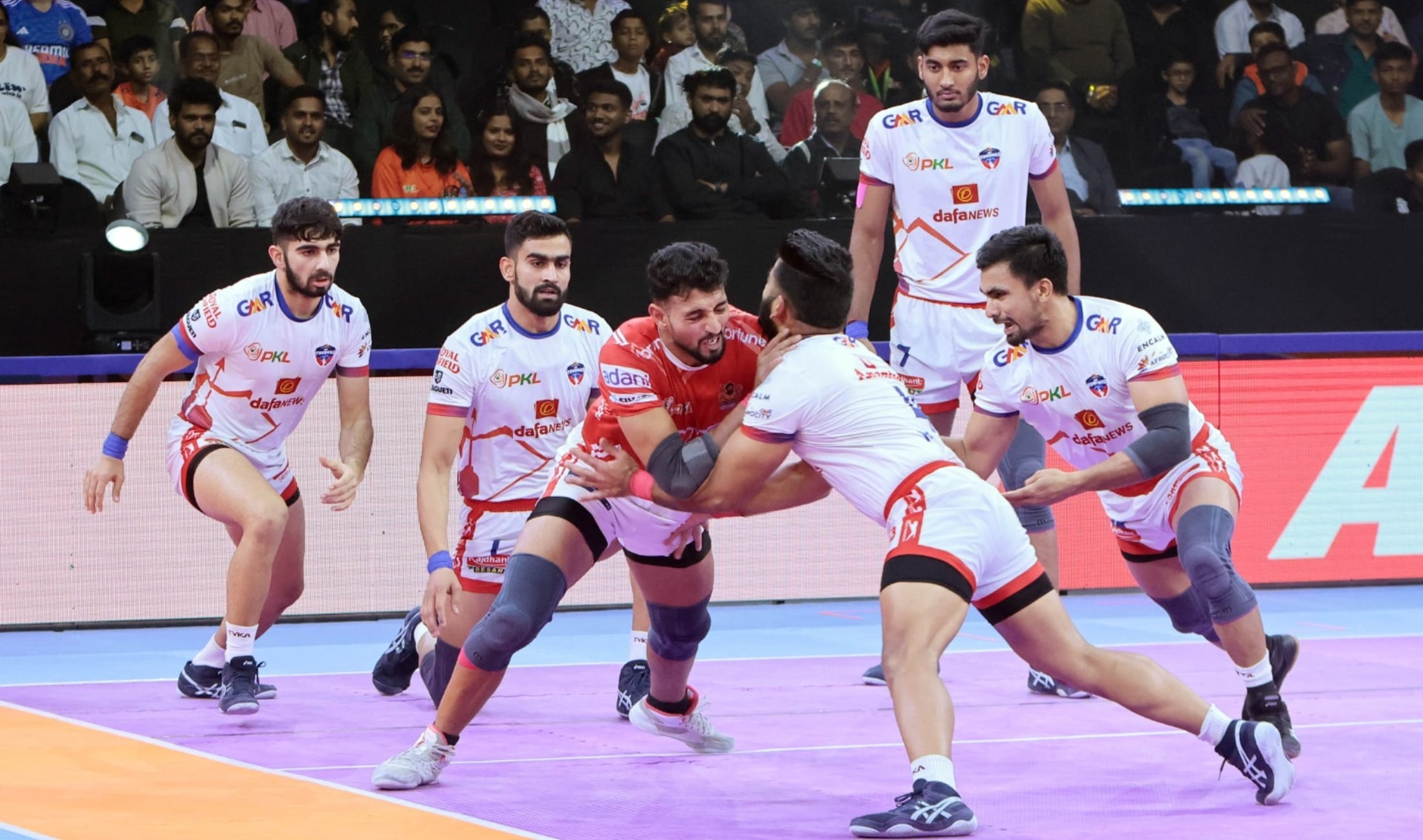 PKL 11: UP Yoddhas keep top-two hopes alive by defeating Gujarat Giants