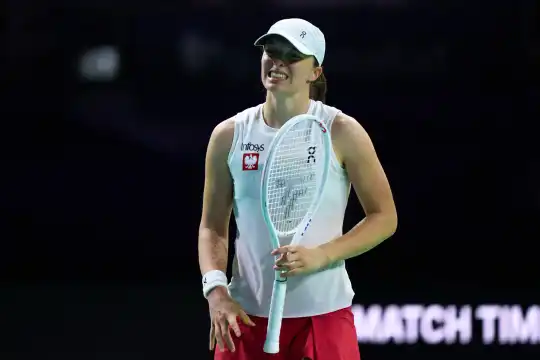 Iga Swiatek defeats Liudmila Samsonova to reach maiden Wimbledon semi-final