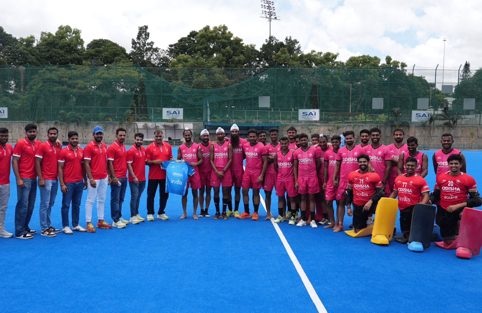 Hockey meets PKL: Gujarat Giants & Indian men's hockey team share field in Bengaluru