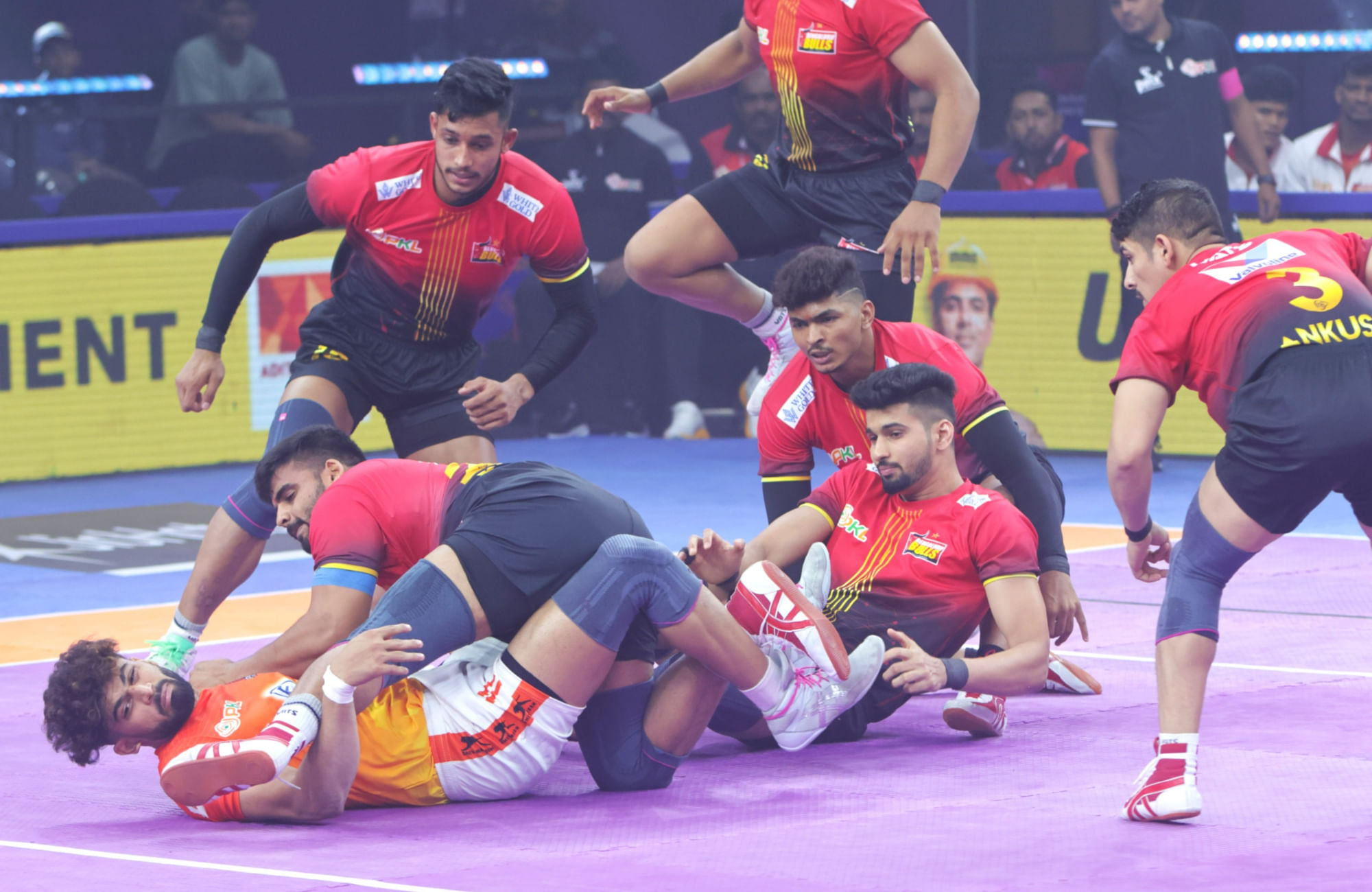 PKL 12: Puneri Paltan wins first tie-breaker of Pro Kabaddi 2025 by thrashing Bengaluru Bulls