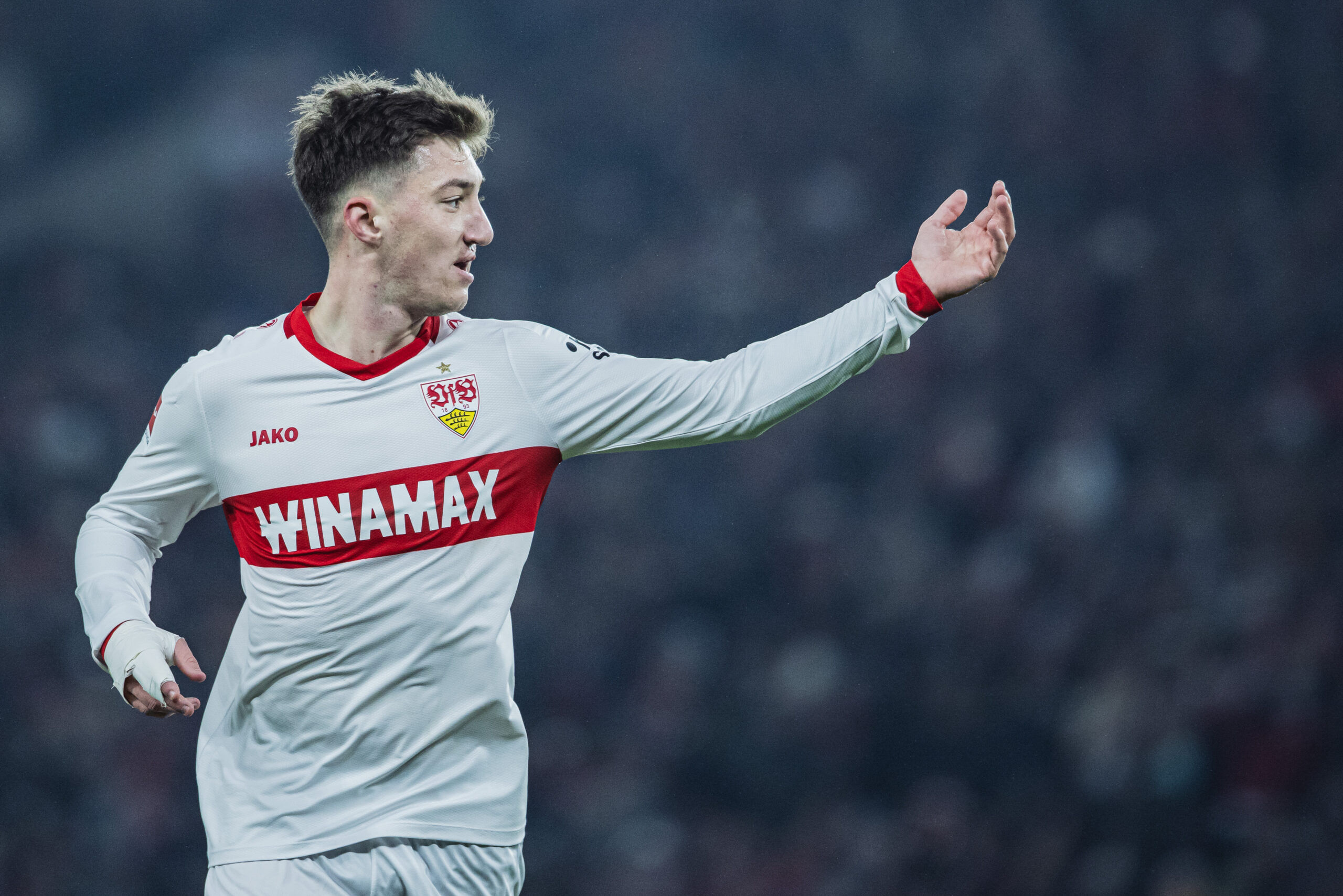 Angelo Stiller of Stuttgart Manchester United