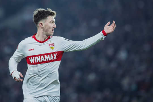 Angelo Stiller of Stuttgart Manchester United