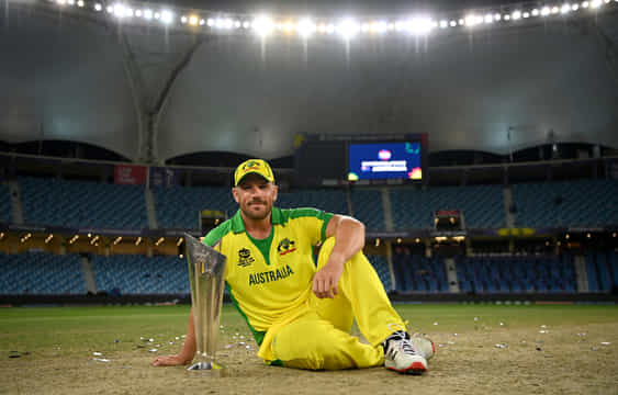 Aaron Finch poses with ICC T20 World Cup 2021 trophy