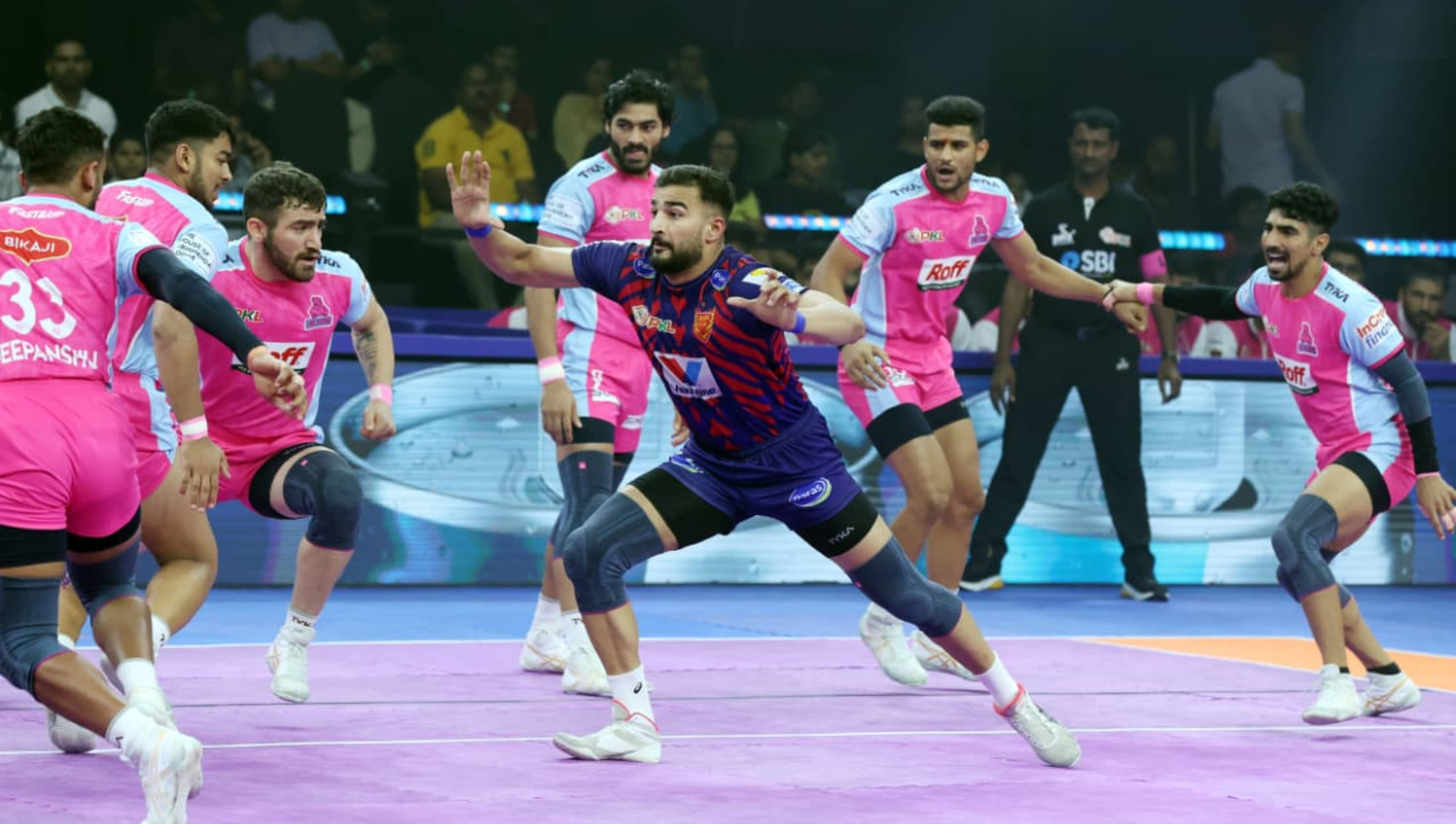 PKL 12: Dabang Delhi's luck wonders again; beat Jaipur Pink Panthers in last raid