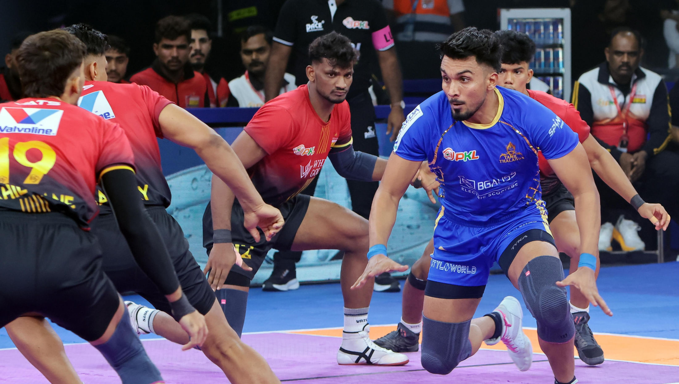 PKL 12: Arjun Deshwal shines in Tamil Thalaivas thrilling win; Bengaluru Bulls' winning streak ends