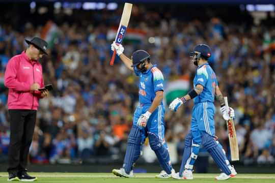Rohit Sharma and Virat Kohli during third ODI against India at SCG