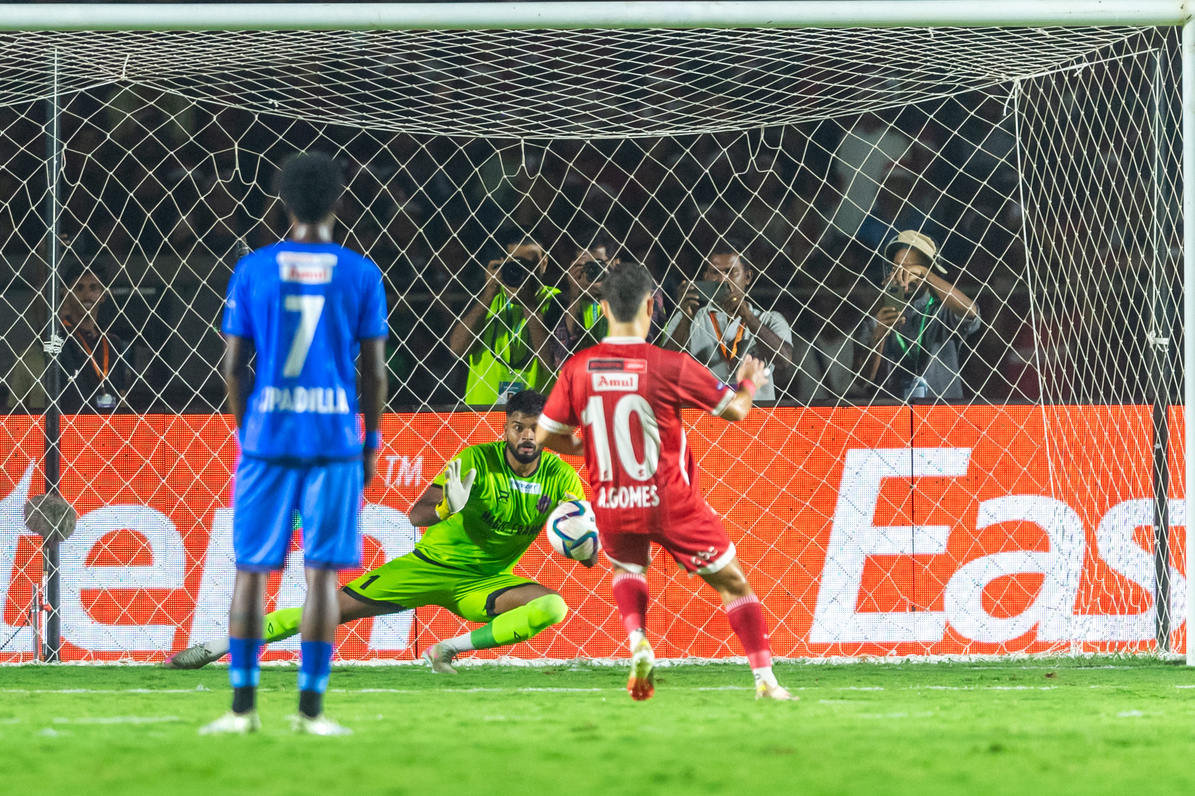 During the Grand Final played between Kannur Warriors FC and Thrissur Magic FC in the Super League Kerala 2025, held at Jawahar Municipal Stadium, Kannur on December 19th, 2025

Photos: Shibu Preman / S3 Media /  Super League Kerala