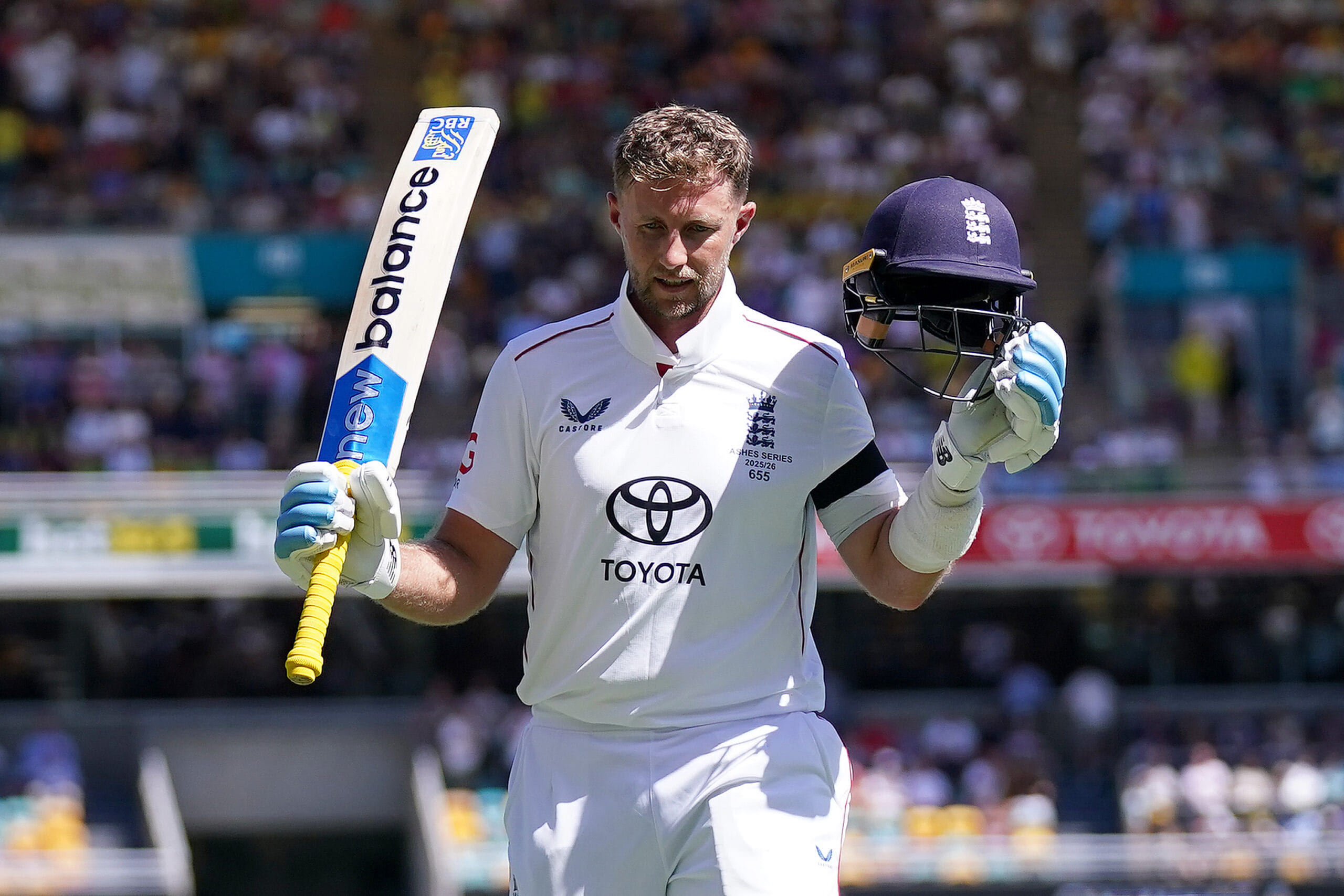 Joe Root celebrates his test hundred at The Gabba