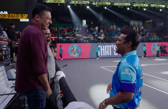 Tennis Legends Leander Paes & Mahesh Bhupathi reunite courtside on Day 4 of Tennis Premier League Season 7